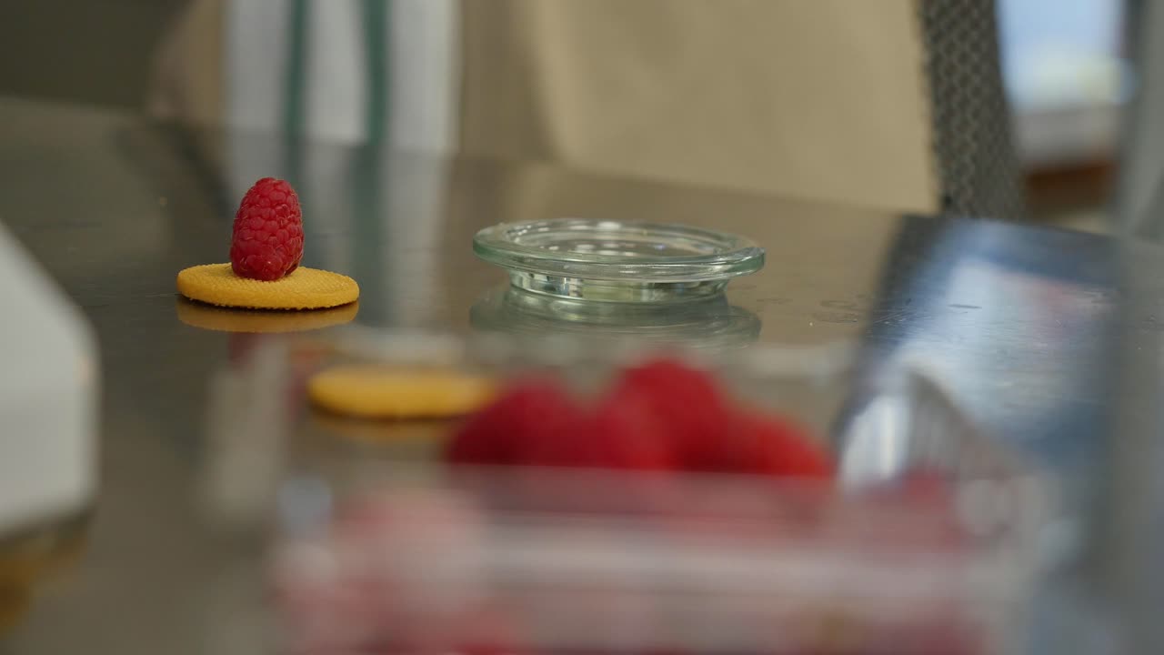 Preparare biscotti ai lamponi