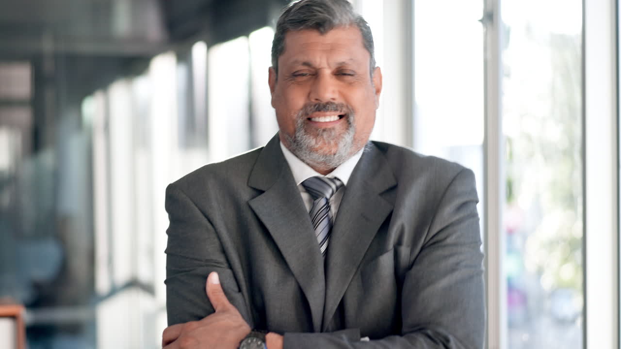 hombre de negocios senior feliz, profesional