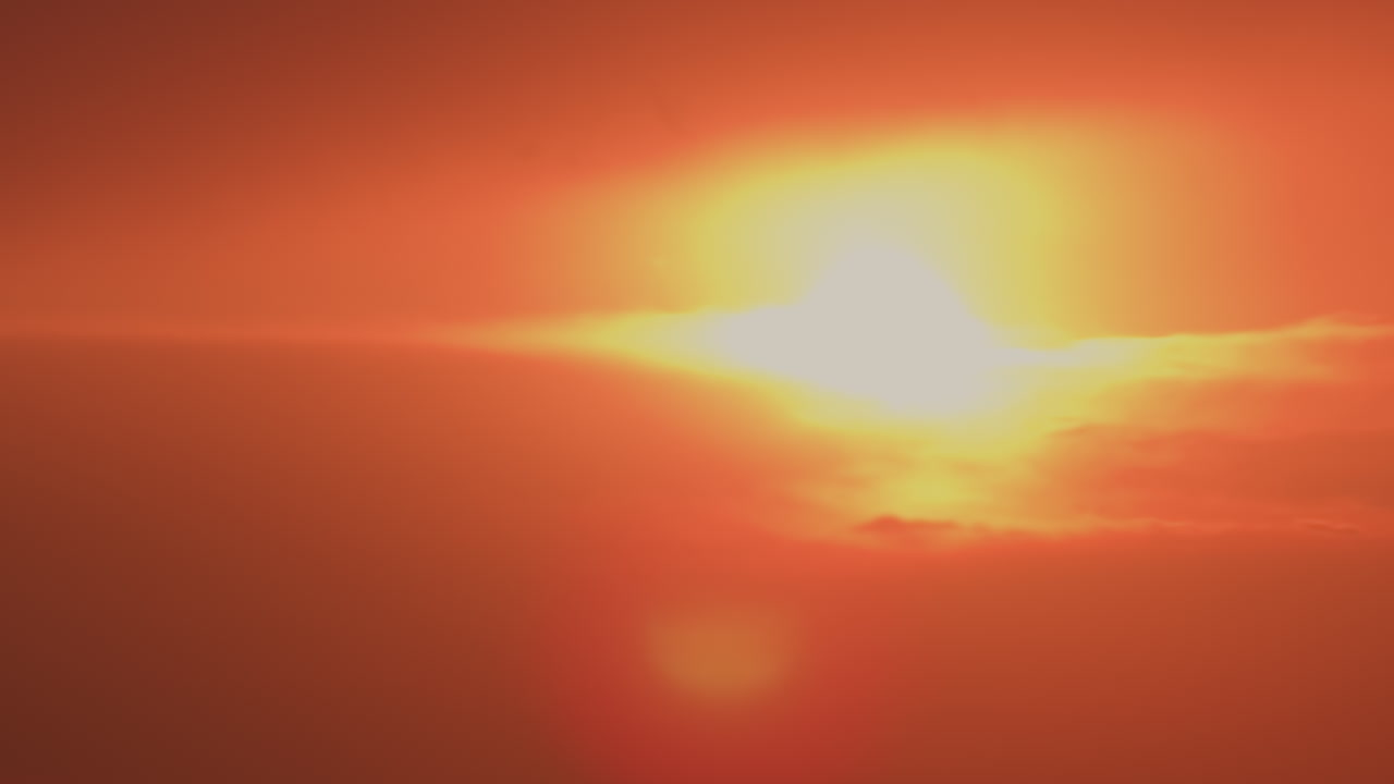 tramonto intenso con un forte riverbero solare che irrompe nel cielo colorato, orizzonte luminoso dipinto con sfumature infuocate arancioni e rosse, nuvole a spirale illuminate da una luce intensa