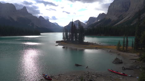 Spirit-Island,-Maligne-Lake,-Jasper-Nationalpark,-Alberta,-Kanada