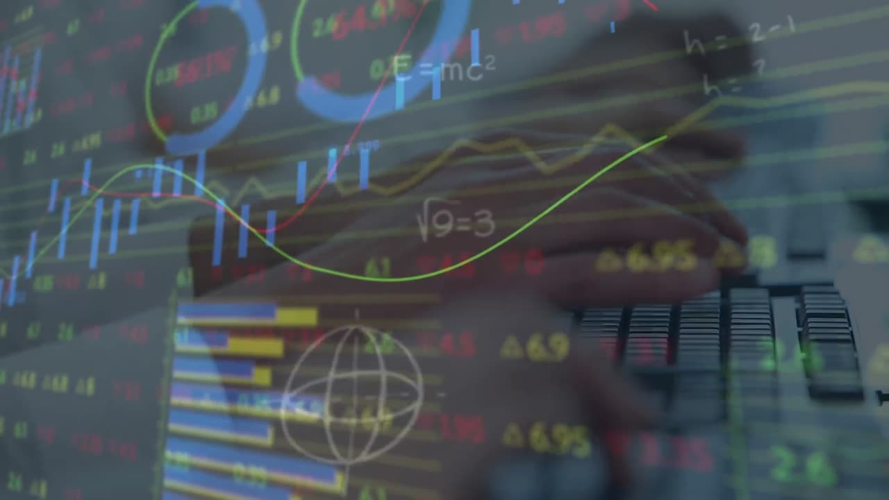 animación del procesamiento de datos sobre el hombre de negocios caucásico usando computadora