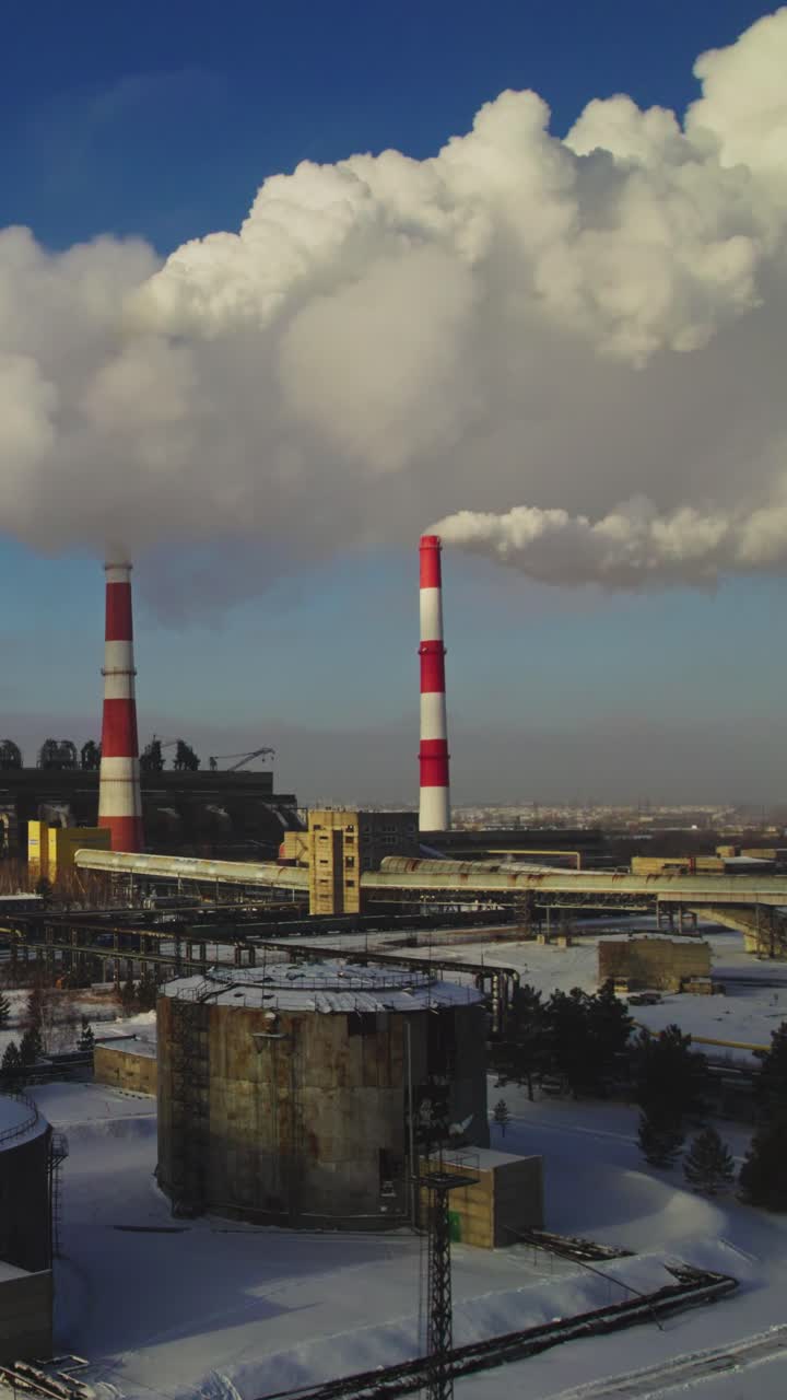 planta industrial en invierno