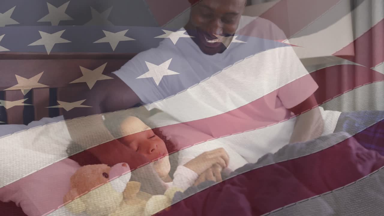 animación de la bandera de los estados unidos ondeando sobre un padre afroamericano leyendo un libro a su hija