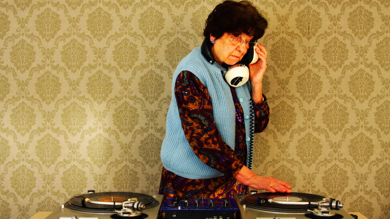 Granny DJ 05