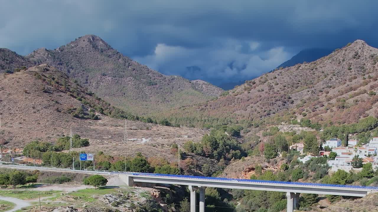 Serre e montagne vicino alla costa di Nerja