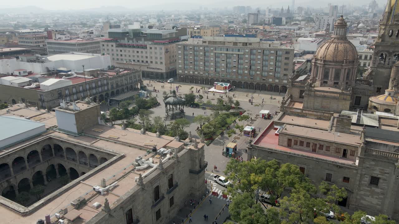 drone aéreo de la catedral en el centro, centro, guadalajara, méxico