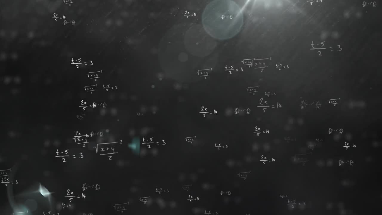 Animazione di formule matematiche in movimento su sfondo lavagna nera