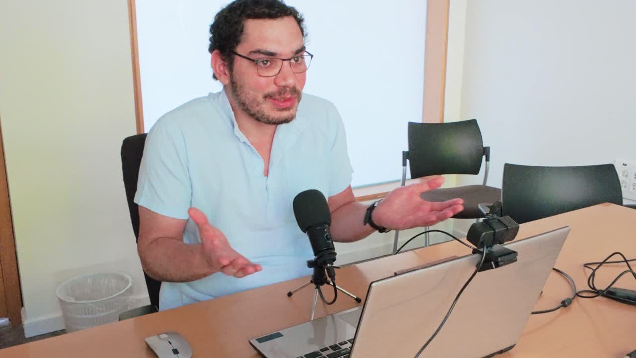 Social Media Podcast: Entrepreneur Host