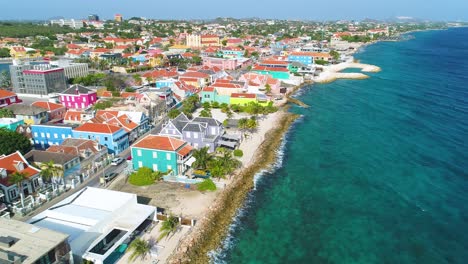 ciudad caribeña y costa tropical del distrito de punda en willemstad curacao