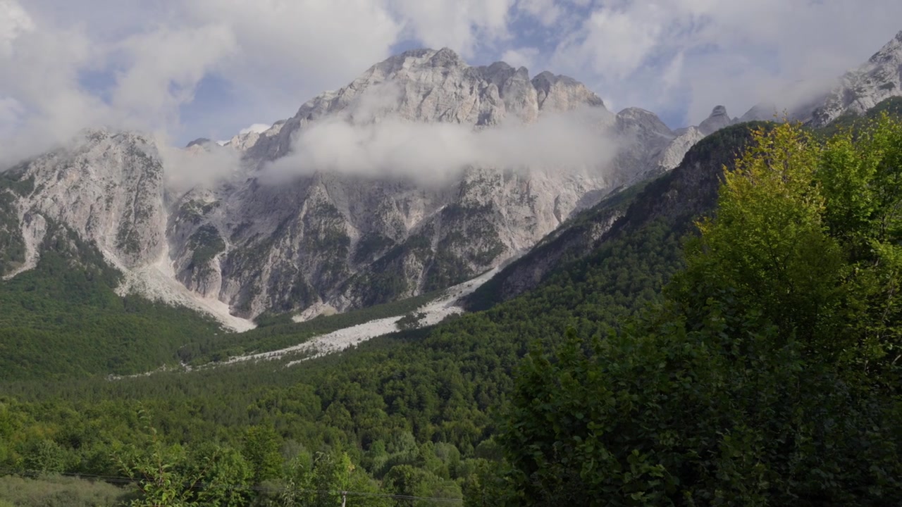 Vandringsled POV Albanska Alperna utomhus Valbona Valley nationalpark Albanienresa.