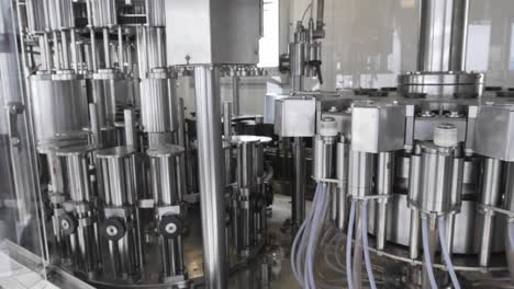 componentes de máquinas móviles de embotellado y etiquetado de vino que se prueban sin botellas