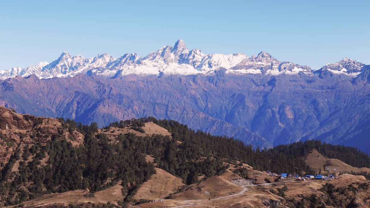 Luftfoto fra Kalinchowk i Nepal viser Himalaya-toppe, inklusive Annapurna Manaslu Ganesh Himal Langtang Dorjee Lakpa Gauri Shanker og andre bjerge
