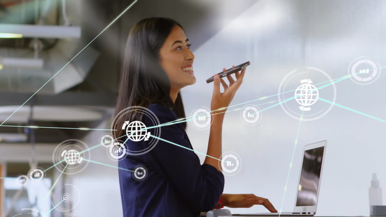 animación de una red de conexiones con iconos sobre una mujer de negocios que usa un teléfono inteligente