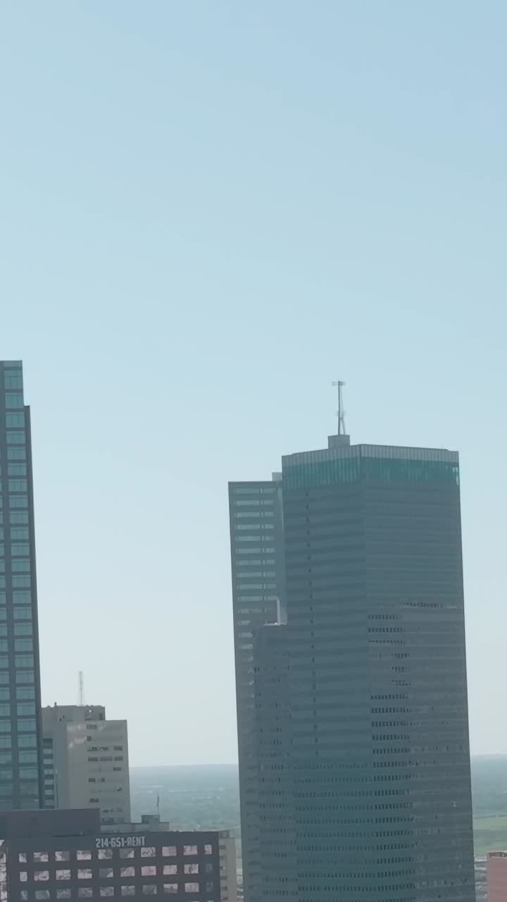 Vista del centro de Dallas, Texas, desde arriba con cielo despejado
