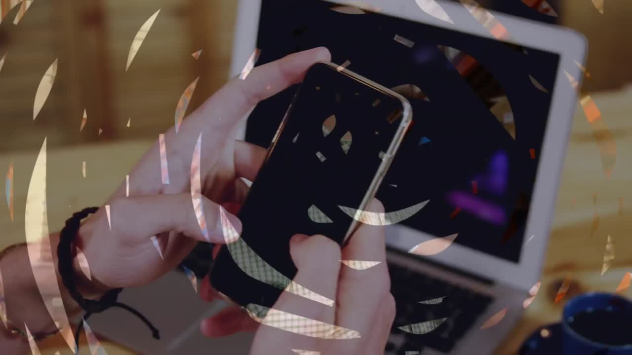 백인 사업가들이 트북과 스마트폰을 이용해 창고를 가로지르는 애니메이션입니다.