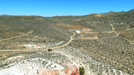 Luftbild-Der-Straßen-Auf-Der-Oberfläche-Der-Wüste-Von-Nevada