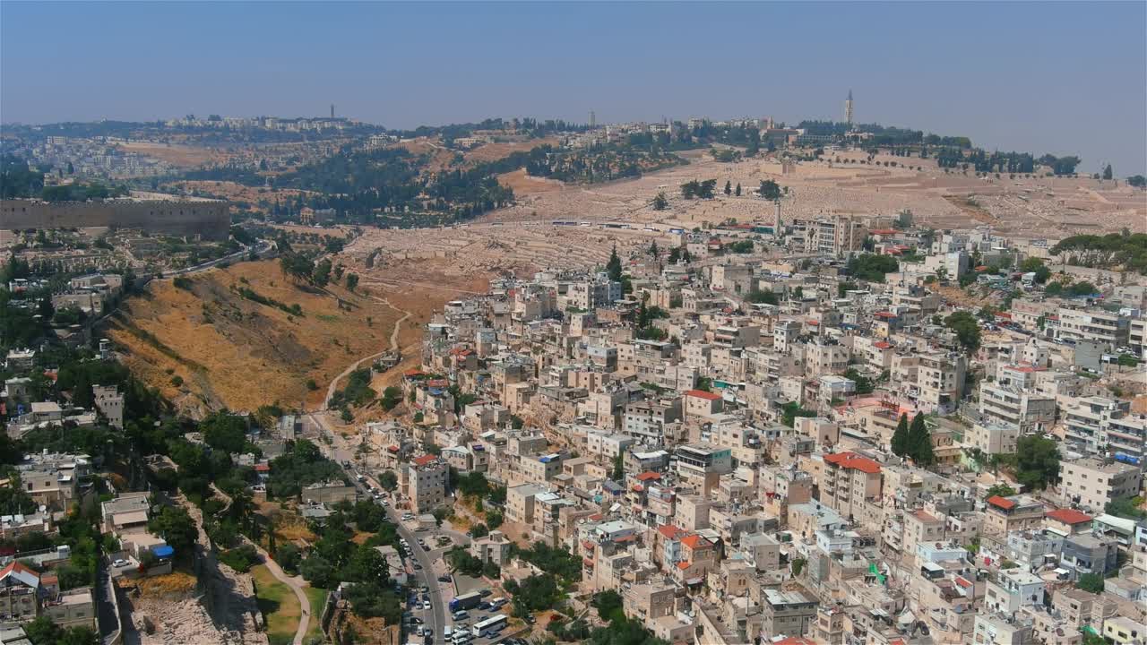 el barrio de ras al-amud con la mezquita de al-aqsa y el monte de los olivos, aérea