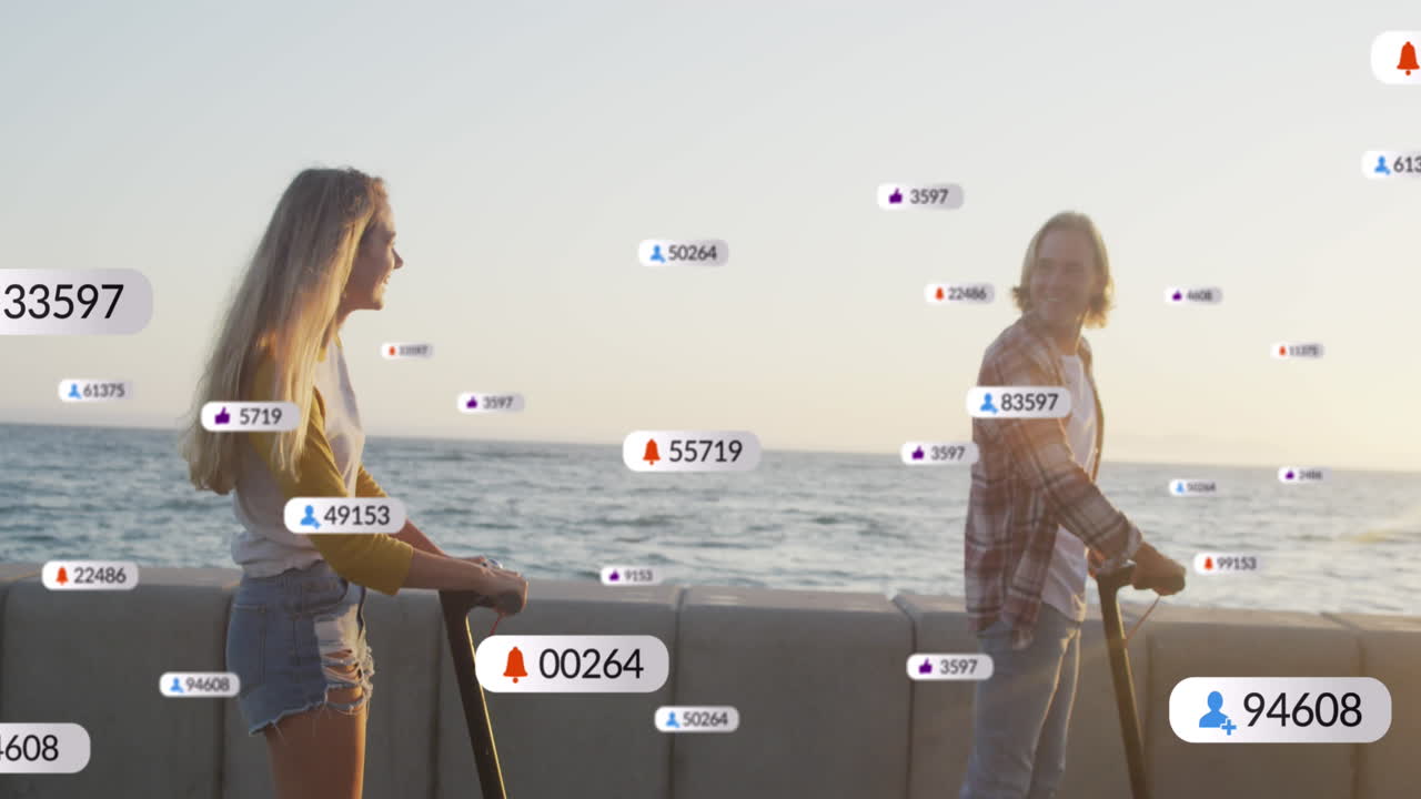 전기 스쿠터를 타고 있는 백인 부부 위에 증가하는 수를 가진 여러 디지털 아이콘