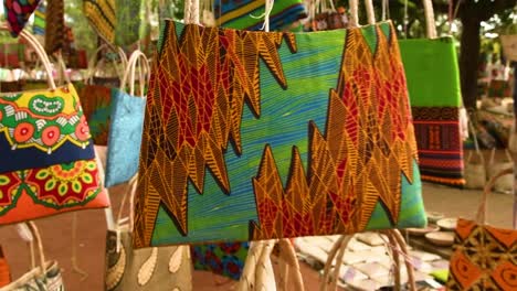 Mozambique,-handicraft,-handmade,-traditional,-culture