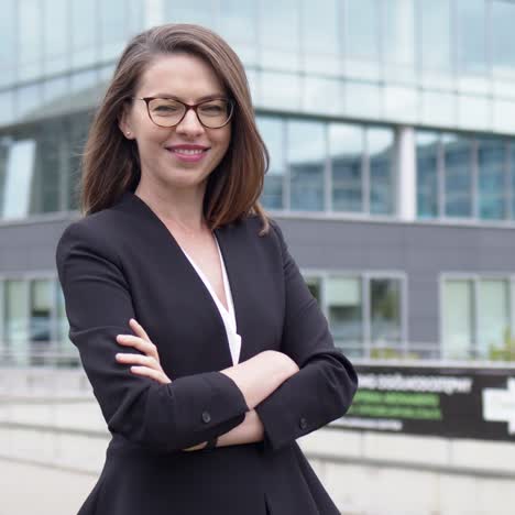 Portrait-of-a-beautiful-confident-female-executive--looking-into-the-camera