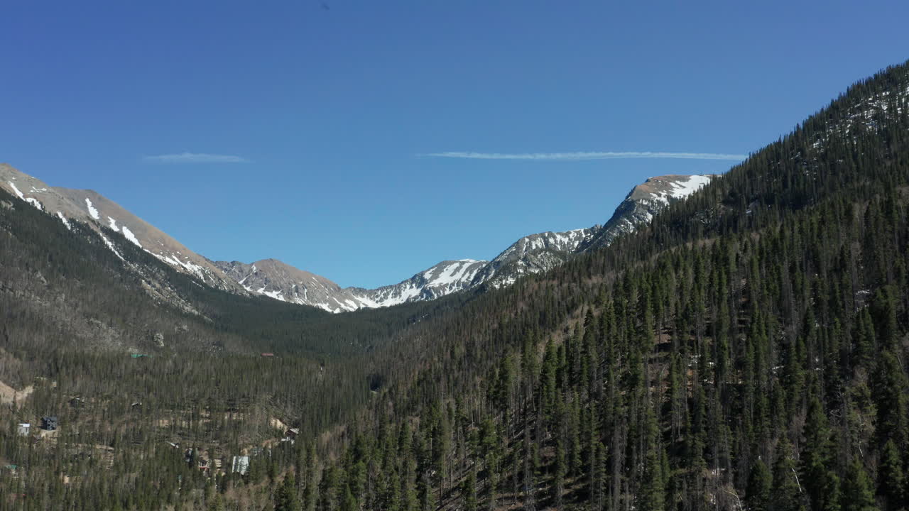 antena escénica de la ladera del valle de esquí de taos durante la temporada de verano