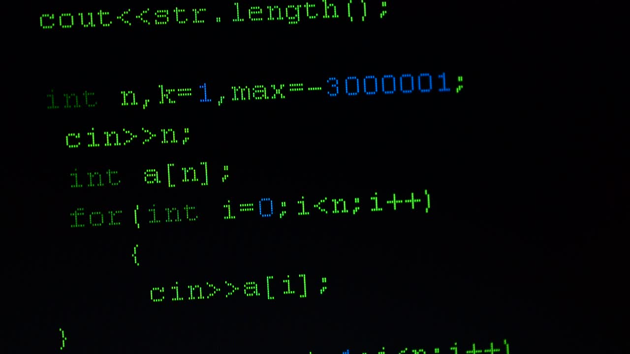 Zdrojový kód na obrazovce monitoru. Záběr textu počítačového programu.