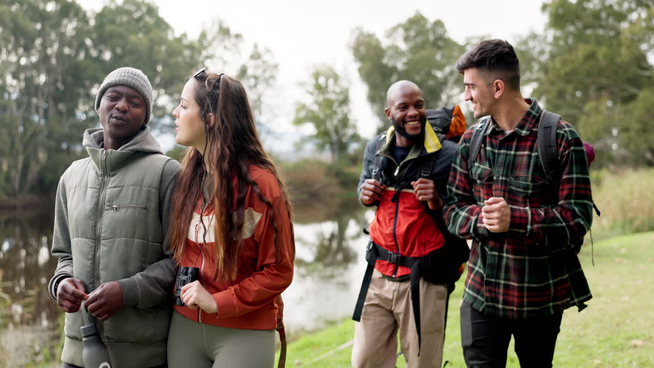 acampar, relajarse y aventurarse con amigos