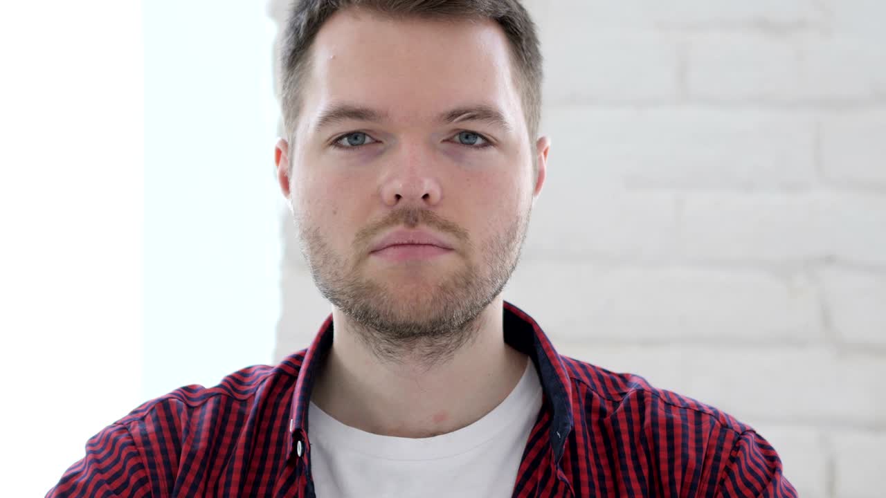 Retrato de un joven serio