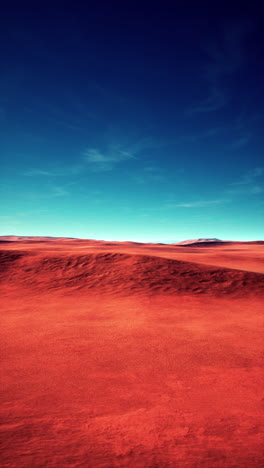 paisaje desértico rojo bajo un cielo azul