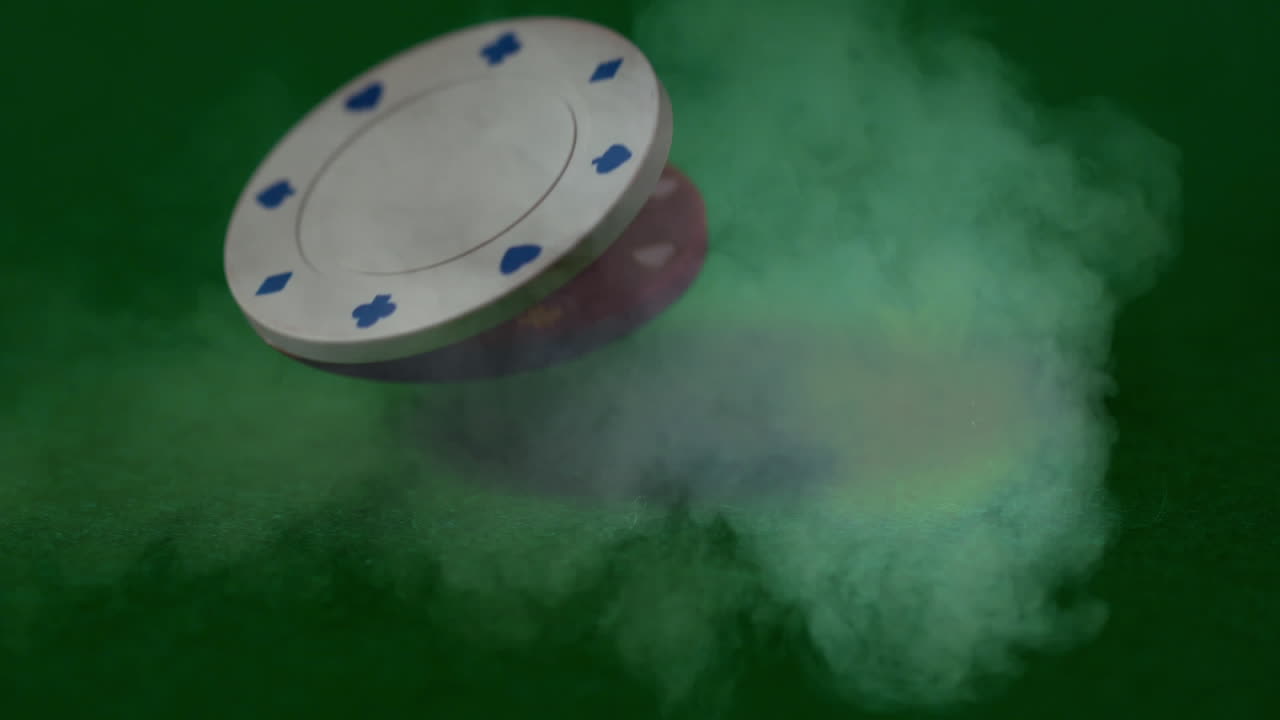 슈퍼 슬로 모션으로 떨어지는 포커 의 디지털 복합