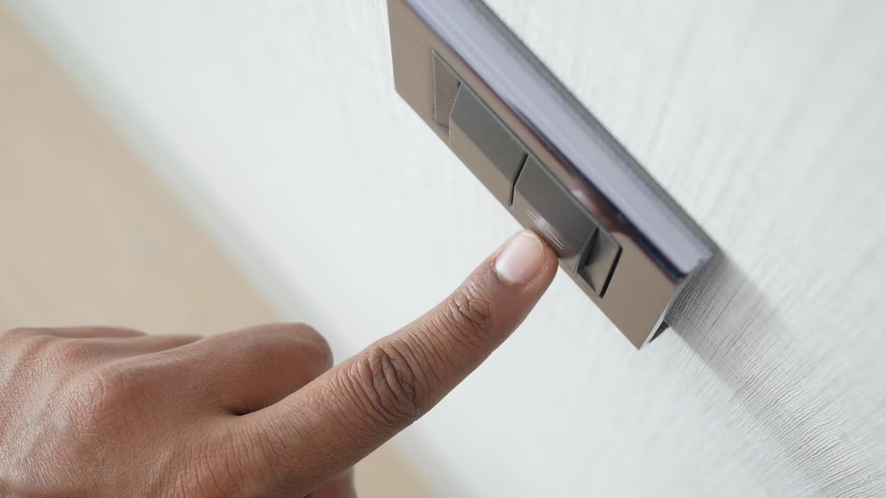 encendiendo un interruptor de luz