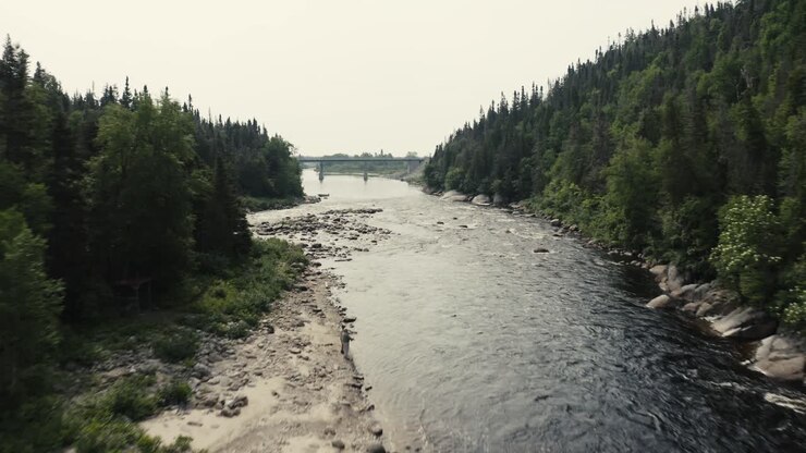 4K Salmon river going downstream - Drone flying - open ocean