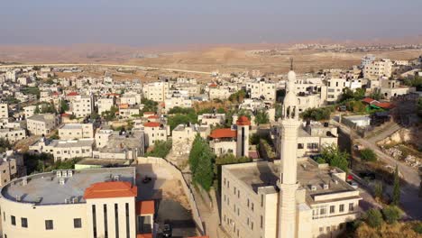 vista aérea de la mezquita y el desierto del campamento de refugiados de anata