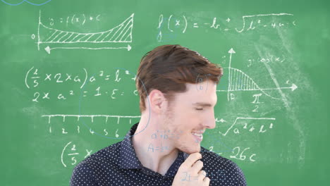 animación de ecuaciones matemáticas en tablero verde sobre hombre caucásico rascándose el mentón