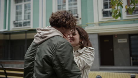 Happy-couple-kissing-outdoor.-Man-and-woman-having-romantic-date-on-city-street.