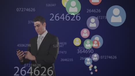 스마트 폰을 사용하는 백인 사업가에 대한 여러 프로필 아이콘과 변하는 번호의 애니메이션