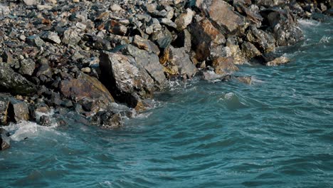 Ocean-Waves-Crashing-Against-The-Rocky-Coastline-Of-Tierra-del-Fuego-In-Argentina,-Patagonia