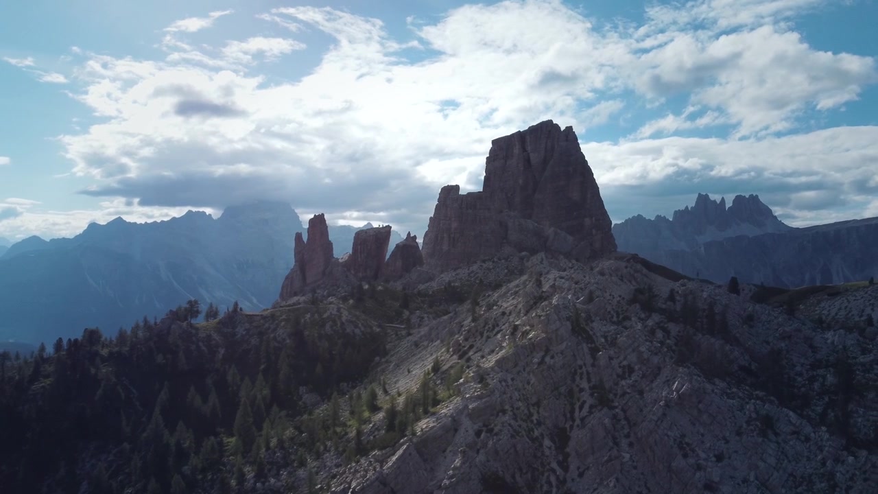 Cinque Torri Cortina Dolomiti al mattino presto (prospettiva 1)