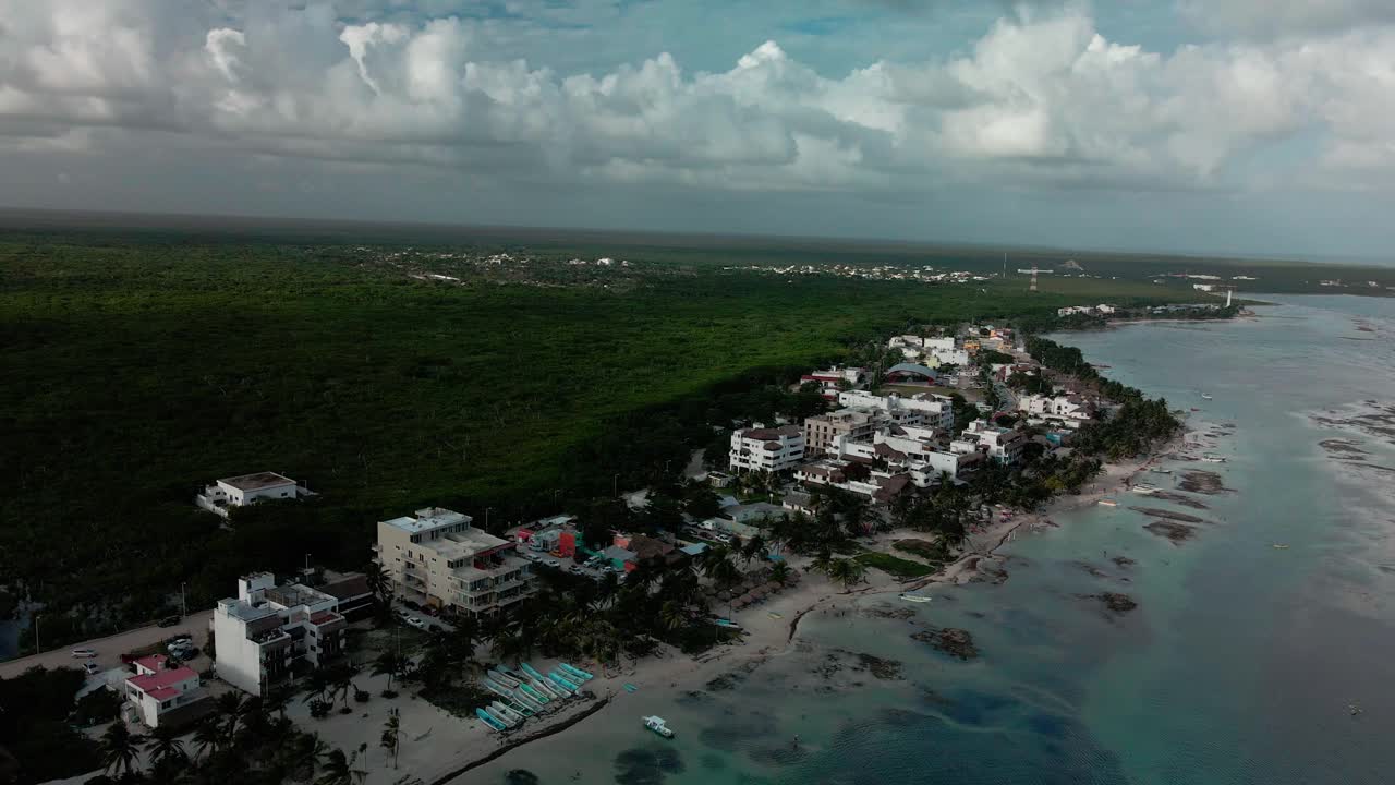 rotación alrededor de la idílica playa de mahahual en méxico
