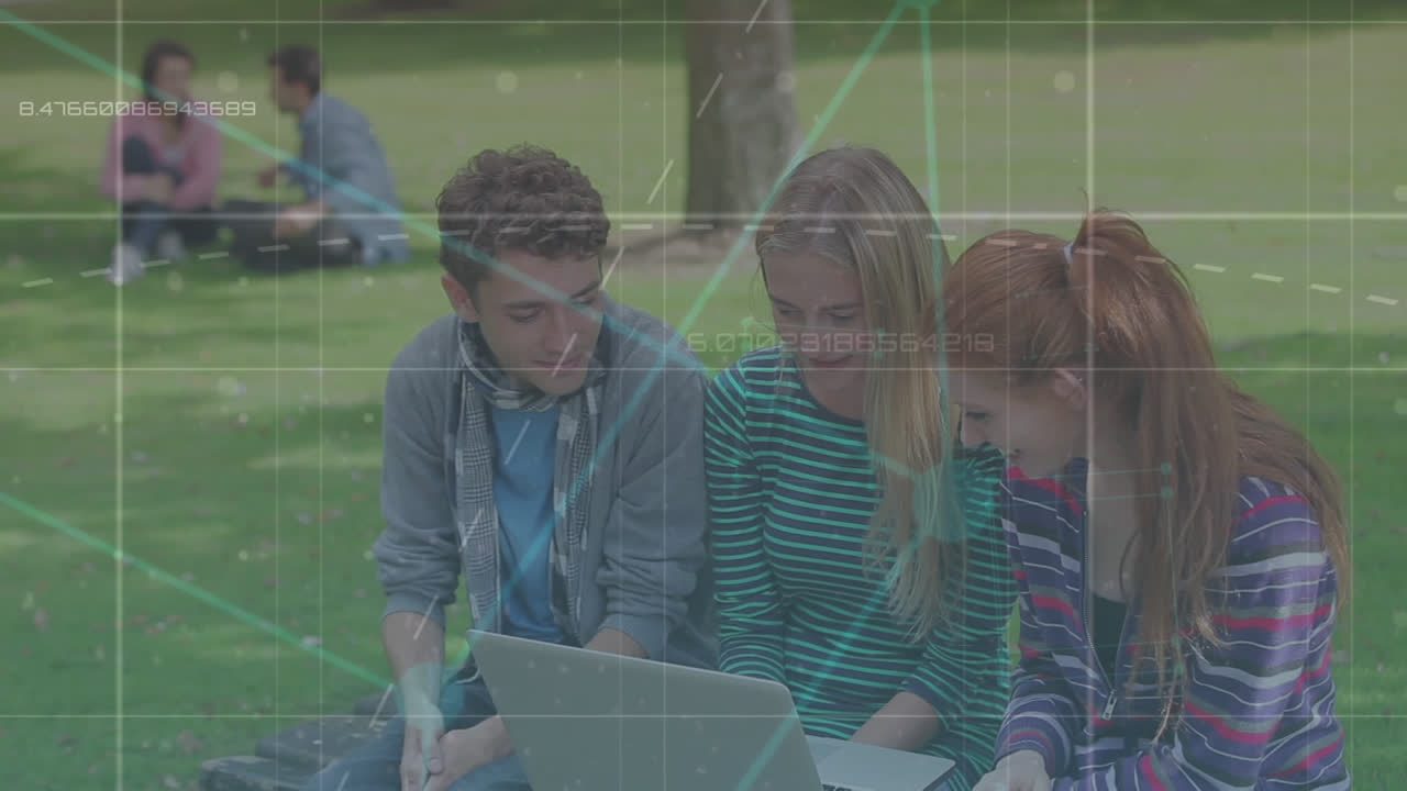 estudiantes universitarios sentados en el césped en un parque universitario