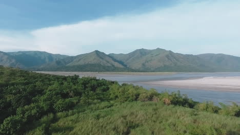 toma de drones de las ruinas volcánicas de pampanga cerca del monte pinatubo