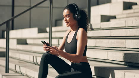 Fitness,-woman-and-headphones-with-smartphone