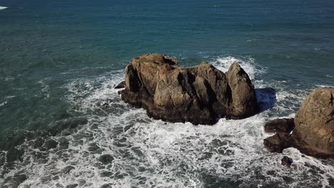 Formación-Rocosa-En-La-Vista-Aérea-De-La-Costa