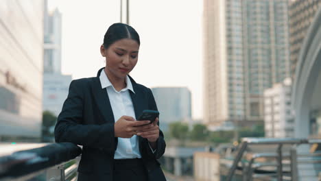 businesswoman using smartphone in the city