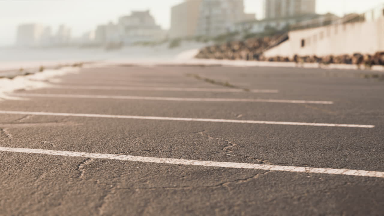 캘리포니아의 해변에 있는 주차장