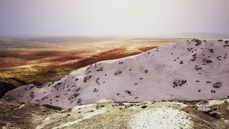 Montañas-Del-Arco-Iris-En-La-Mañana-Nublada