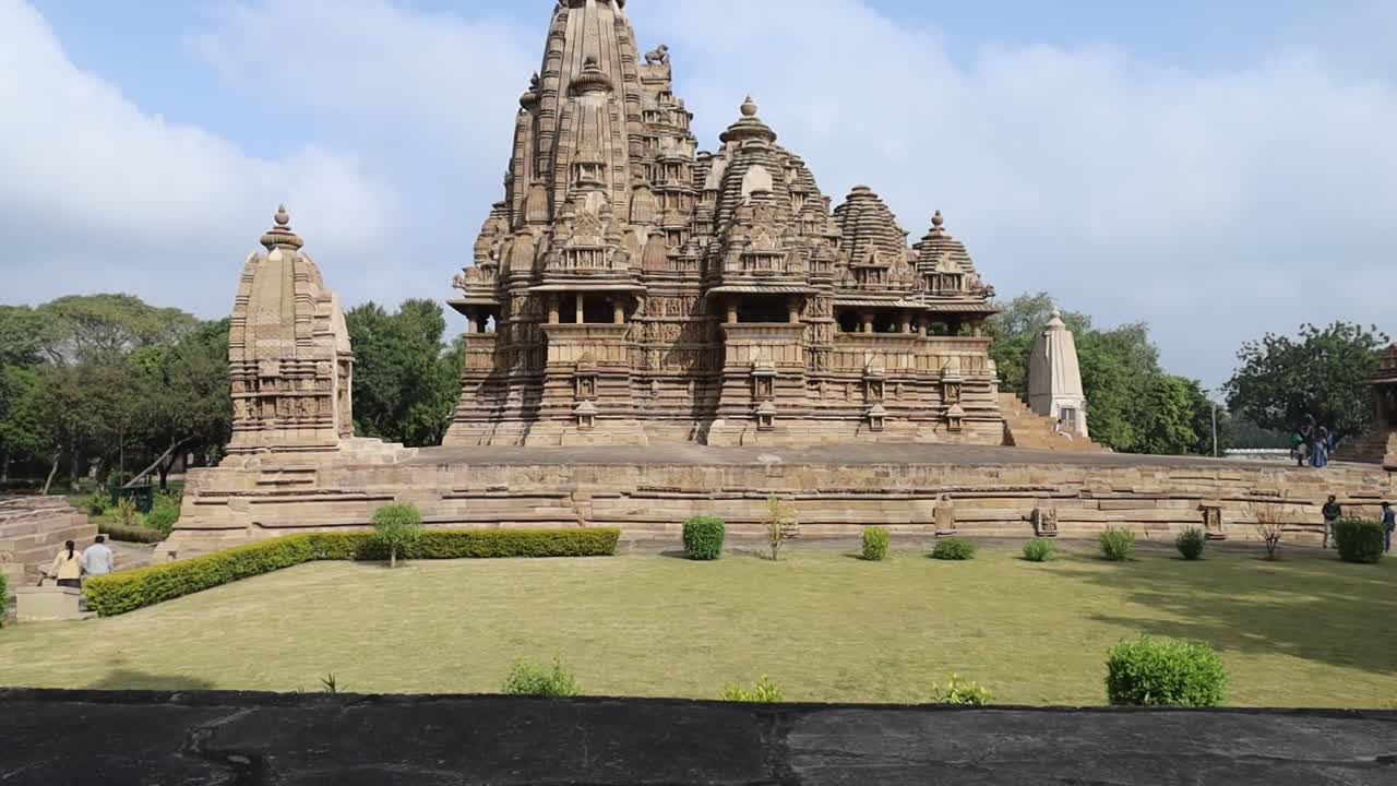 foto panorámica del templo vishwanath, grupo occidental de templos, khajuraho