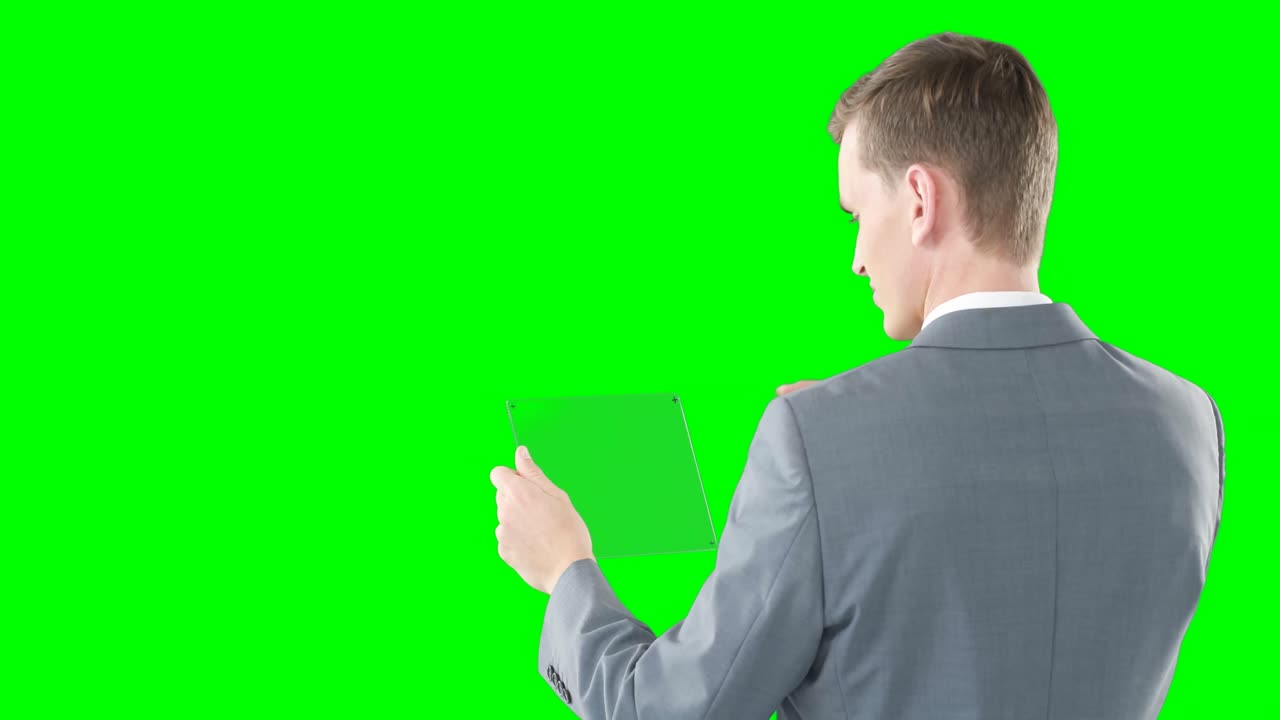 디지털 태블릿을 사용하는 사업가