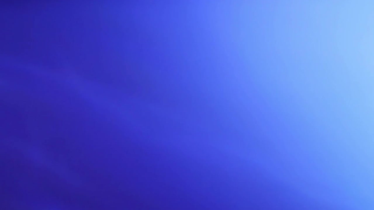 Fughe di luce astratte e bagliori dell'obiettivo in blu e viola