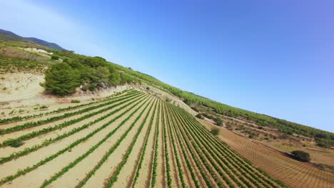 Drone-Dji-Avata-2-Fpv-Imagenes-Velocidad-Desde-El-Cielo-Vista-Del-Drone-Y-Vista-Con-Planos-Generales-Y-Detalle-De-La-Zona-En-Formato-4k